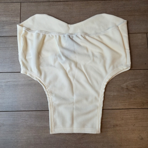 PrettyLittleThing Cream Ribbed Top - Picture 3 of 4